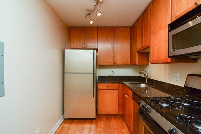 630 W Wrightwood Ave in Chicago, IL - Building Photo - Building Photo