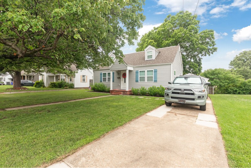 1364 E Norcova Dr in Norfolk, VA - Building Photo