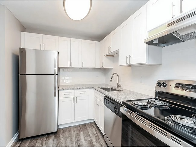 ReNew Bristol in Bristol, CT - Foto de edificio - Interior Photo