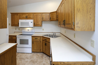 Candle Park West Townhomes in Fargo, ND - Building Photo - Interior Photo