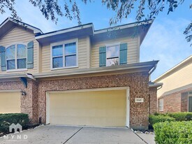 5343 Summit Hollow Dr in Houston, TX - Building Photo