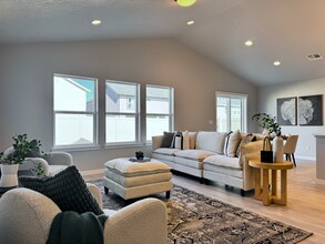 10330 Crystal Ridge Dr in Nampa, ID - Building Photo - Building Photo