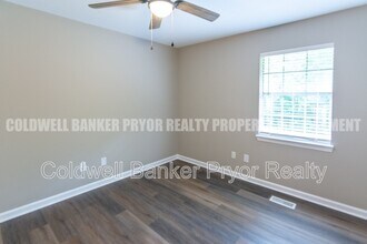 5722 Moody Sawyer Rd in Chattanooga, TN - Foto de edificio - Building Photo