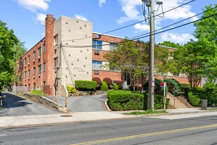 Foxhall Terrace in Washington, DC - Building Photo