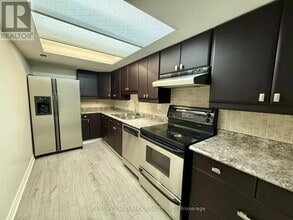 360 Bloor St E in Toronto, ON - Building Photo - Building Photo