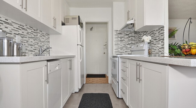 1286 Islington Ave in Toronto, ON - Building Photo - Building Photo