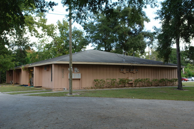 WINDSOR COURT APARTMENTS in Gainesville, FL - Building Photo - Building Photo