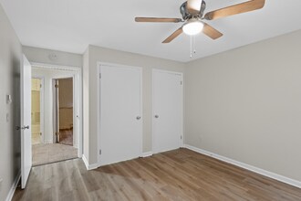 4 Horizon View Dr W in East Greenbush, NY - Building Photo - Building Photo