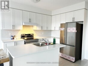 120 Port Cres in Welland, ON - Building Photo - Building Photo