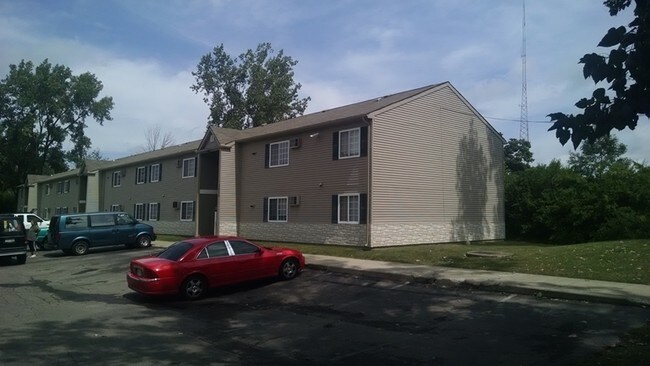 Erica Court Apartments in Dayton, OH - Building Photo - Building Photo