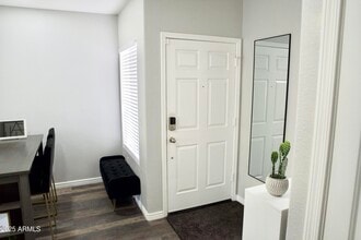 1825 W Ray Rd in Chandler, AZ - Foto de edificio - Building Photo