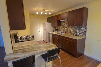300 Smithfield Rd in North Providence, RI - Building Photo - Building Photo