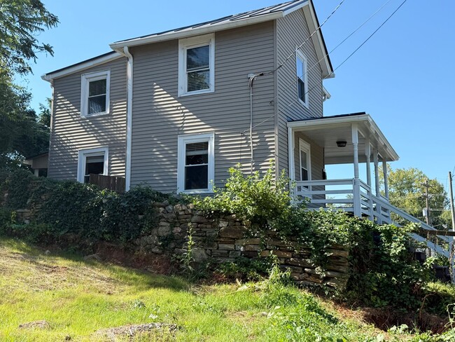 342-6 1/2 6 1/2 St SW
