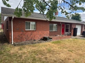 673 Main St in Monroe, OR - Building Photo - Building Photo