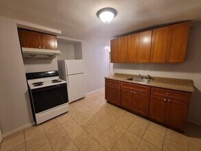 170 Safford St in Quincy, MA - Building Photo - Building Photo