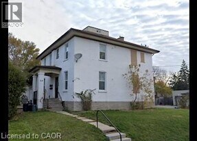 214 Duke St E in Kitchener, ON - Building Photo