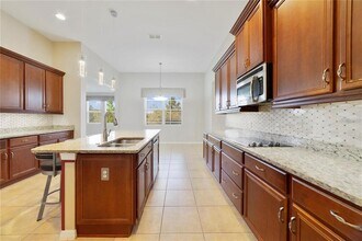 801 San Raphael St in Poinciana, FL - Building Photo - Building Photo