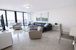 2101 S Ocean Dr in Hollywood, FL - Building Photo