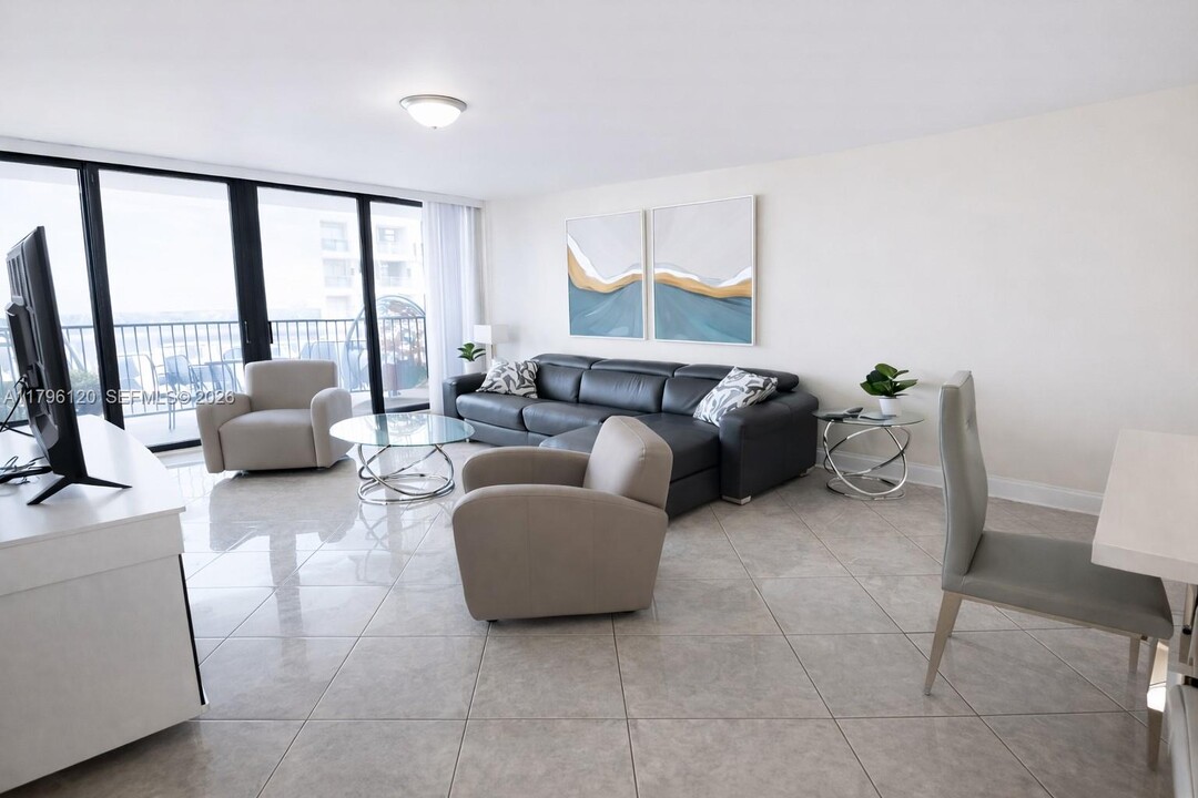 2101 S Ocean Dr in Hollywood, FL - Foto de edificio