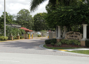 Kendall Lakes Towers in Miami, FL - Building Photo - Building Photo