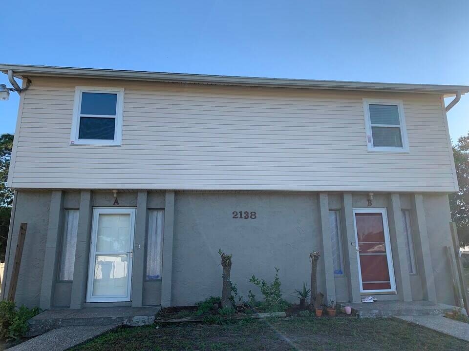 2138 19th Ave SW in Largo, FL - Foto de edificio