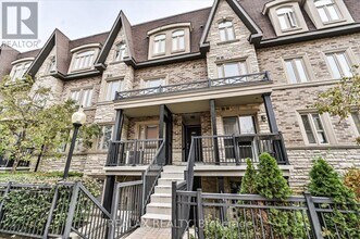 320 John St. in Markham, ON - Building Photo - Building Photo