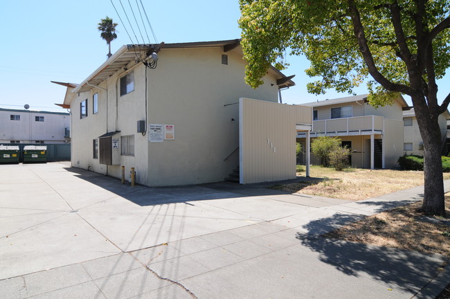 700 Memorial Way in Hayward, CA - Building Photo - Building Photo