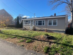 14 Tamarack Rd in Norton, MA - Foto de edificio - Building Photo