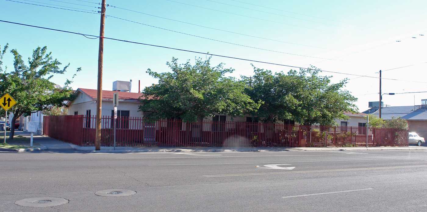 Las Casitas in El Paso, TX - Building Photo