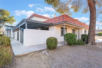 1024 Willow Tree Dr in Las Vegas, NV - Building Photo - Building Photo