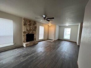 7601 St Amant Pl in Austin, TX - Foto de edificio - Building Photo