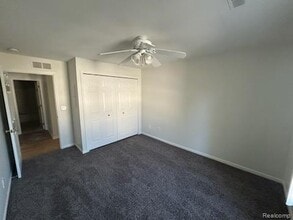 736 Amberly Dr in Waterford Township, MI - Building Photo - Building Photo