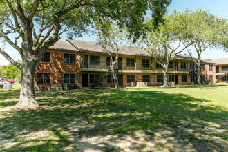 Oaks at Mustang in Alvin, TX - Foto de edificio - Building Photo