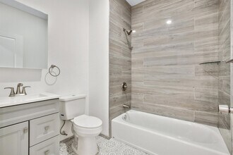 300 Halladay St in Jersey City, NJ - Building Photo - Building Photo