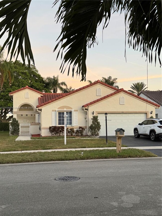 141 NW 187th Ave in Pembroke Pines, FL - Building Photo - Building Photo