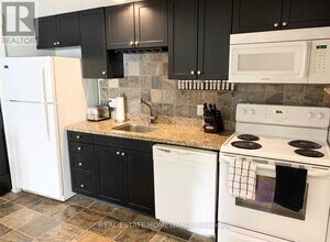 5 Dawson Dr in Collingwood, ON - Building Photo - Building Photo