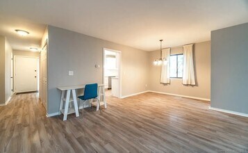154 Brittany Farms Rd in New Britain, CT - Building Photo - Building Photo