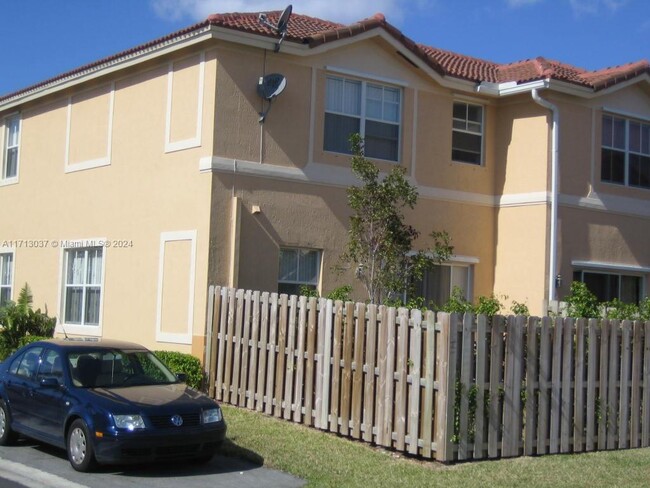 12471 SW 124th Path in Miami, FL - Building Photo - Building Photo