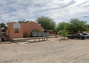 Desert Vista Village in Tucson, AZ - Building Photo - Building Photo