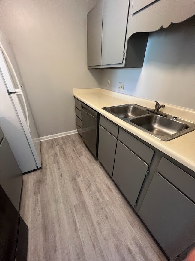 509 Mystic Dr Unit H in Greensboro, NC - Building Photo - Building Photo