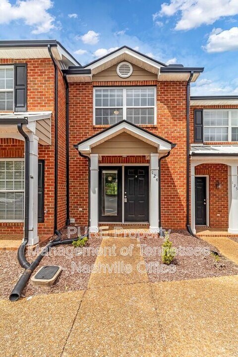 124 Stewarts Landing Cir in Smyrna, TN - Foto de edificio