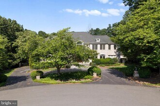 2608 Geneva Hill Ct in Oakton, VA - Building Photo - Building Photo