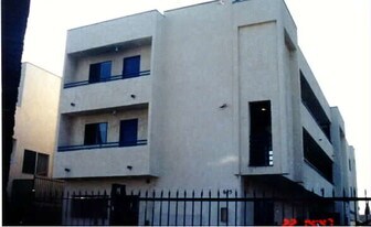 645 N Normandie Ave in Los Angeles, CA - Building Photo