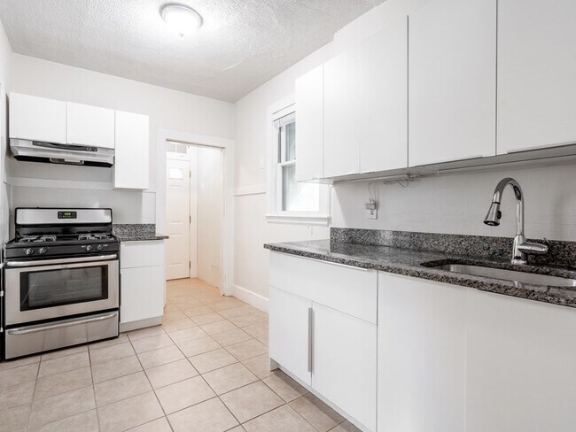 8 Westerly St, Unit 1 in Boston, MA - Building Photo - Building Photo