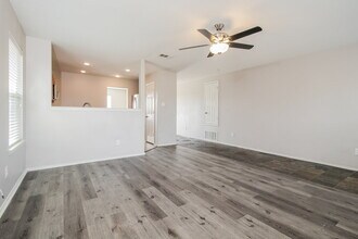 2437 Clairborne Dr in Fort Worth, TX - Foto de edificio - Building Photo