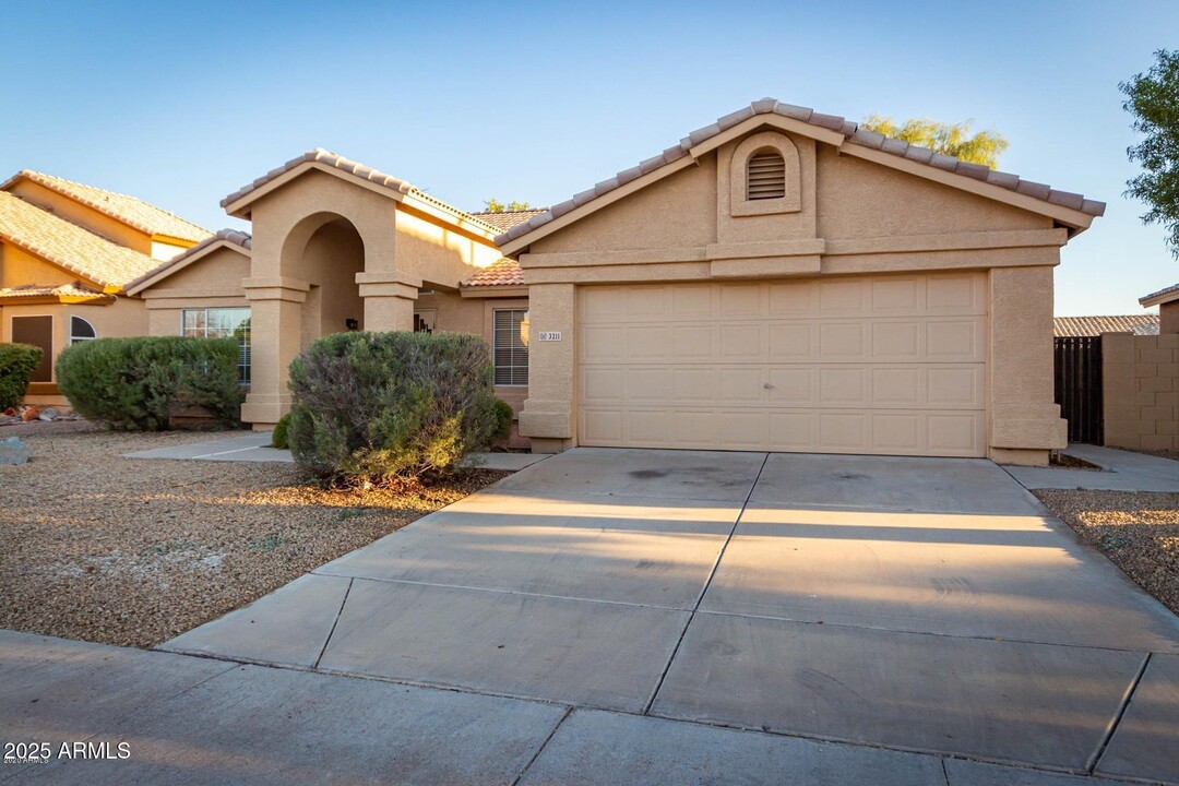 3211 W Genoa Way in Chandler, AZ - Building Photo