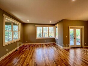 12 Beaverdam Knoll Rd in Asheville, NC - Building Photo - Building Photo