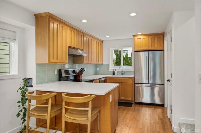 8454 25th Ave SW in Seattle, WA - Foto de edificio - Building Photo