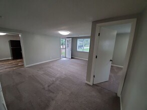 2604 NE 44th Ave in Des Moines, IA - Building Photo - Building Photo