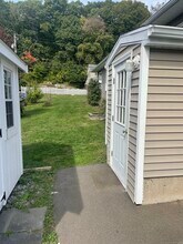 137 E Main St in Branford, CT - Foto de edificio - Building Photo